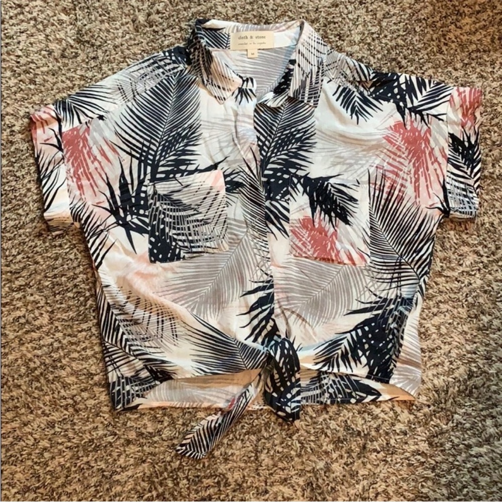 Cloth & Stone tie front, button down cropped top